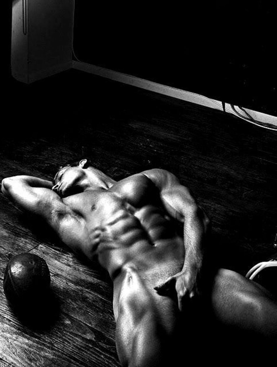 Мужская фотосессия в стиле ню