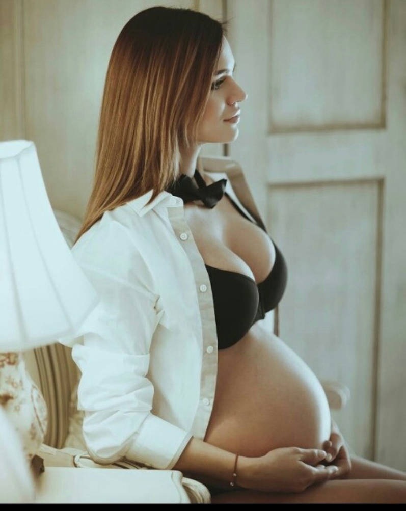 Голые беременные в трусах