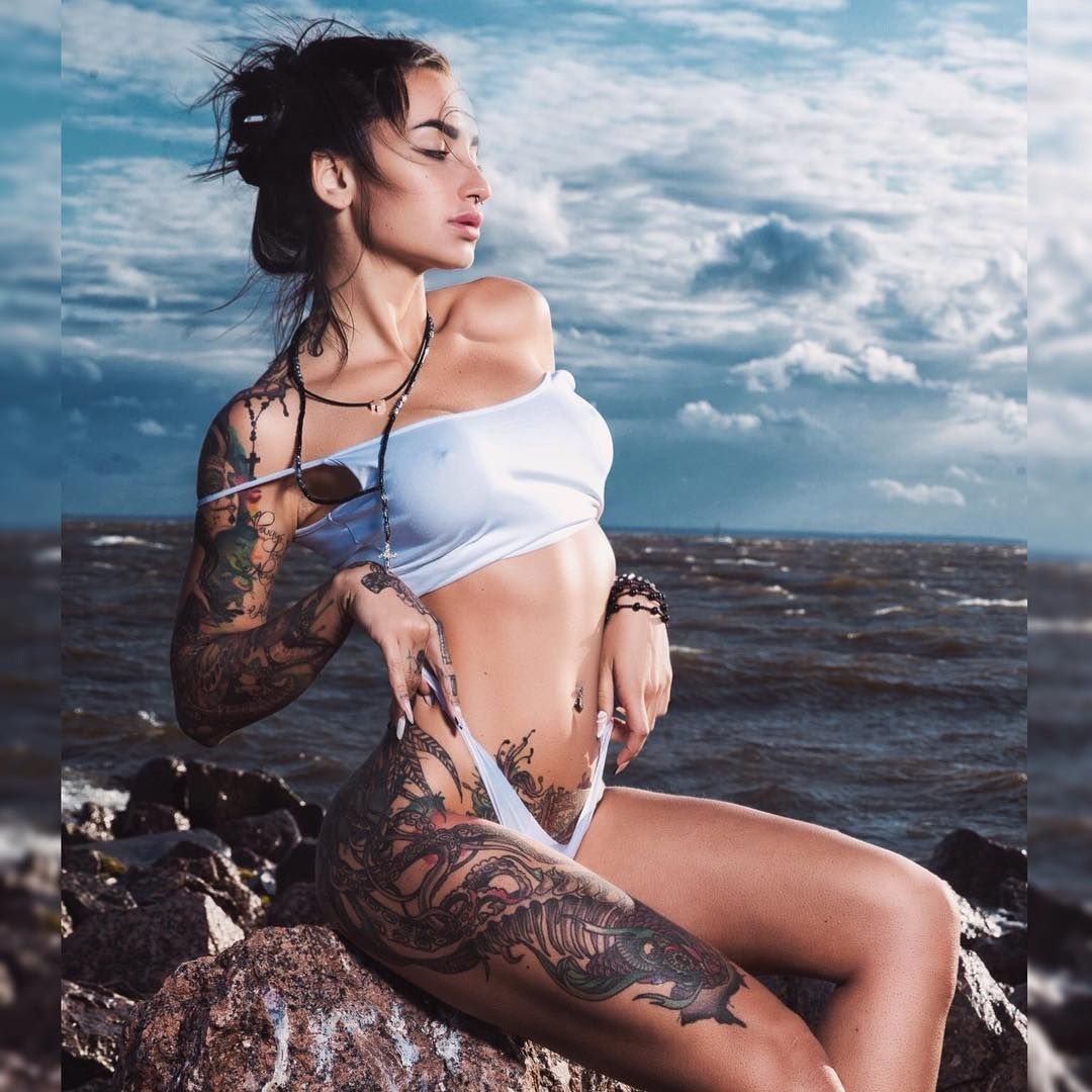 Красавицы с тату