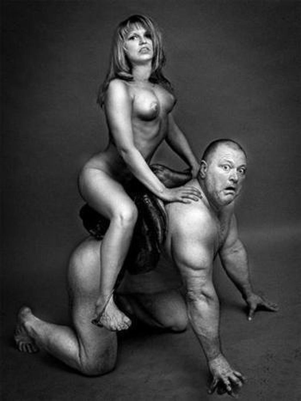 Красивые голые мужчины и женщины