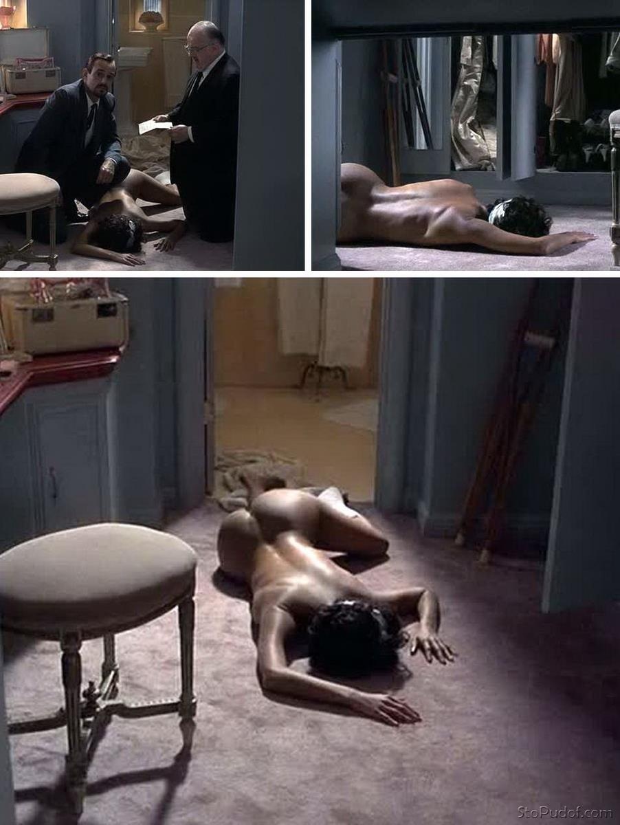 Холли Берри грудь