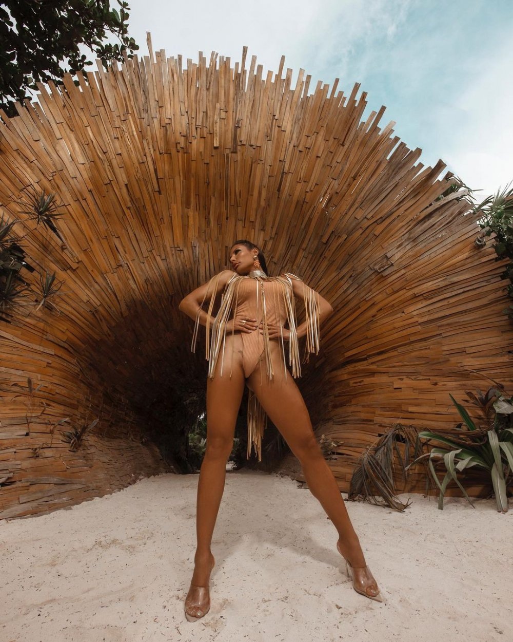 Николь Амато боди голая