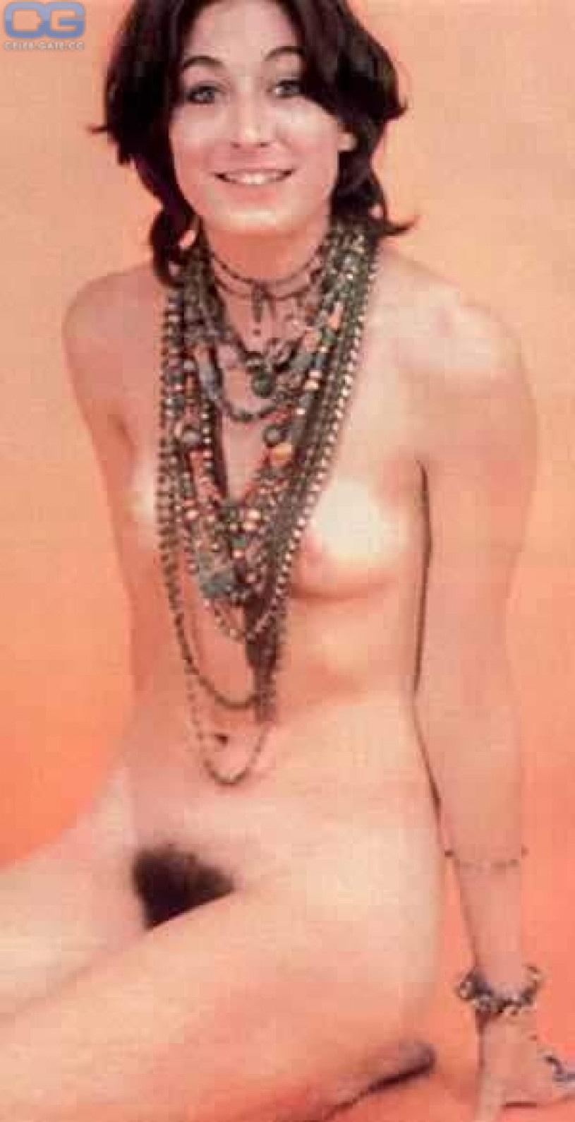 Латинка раздвинула ноги