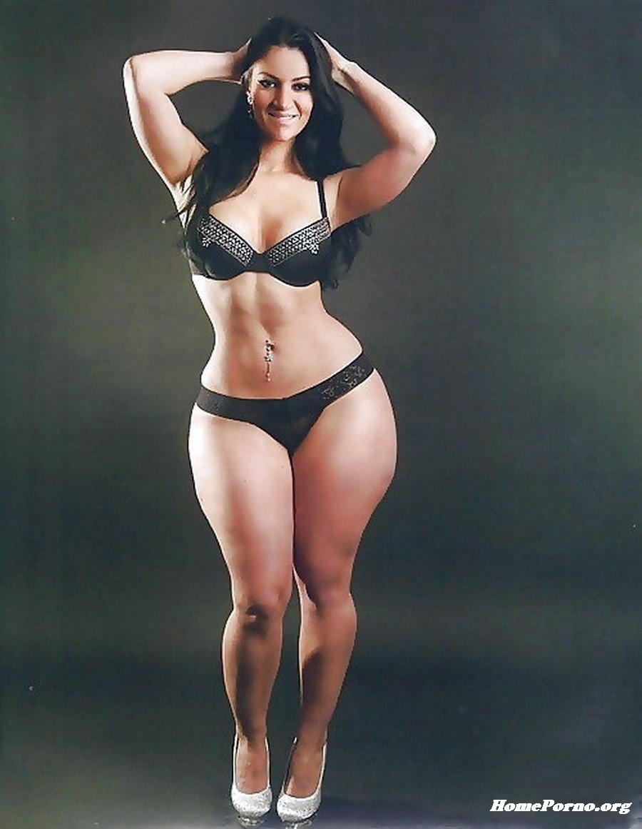 Ню стройные с большой задницей