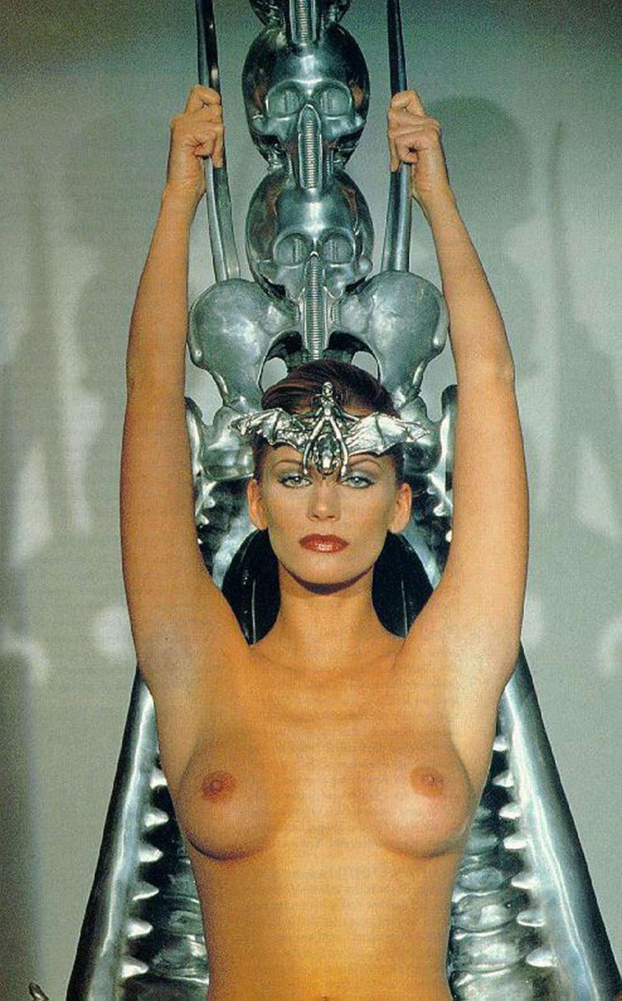 Наташа Хенстридж особь голая