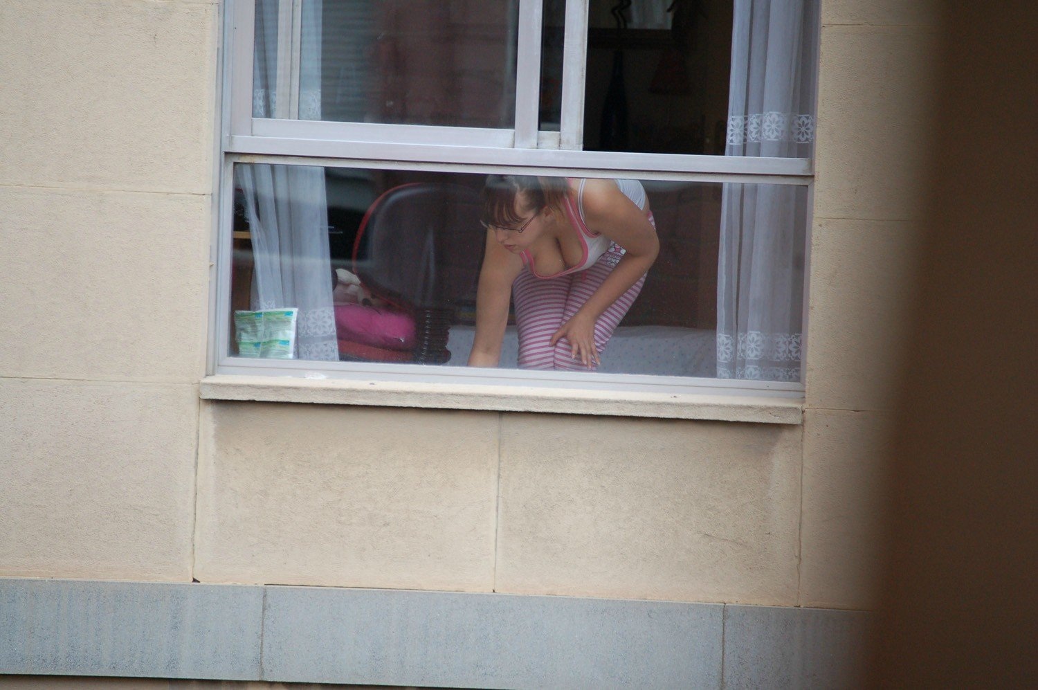 подглядывать в окна за голыми девками фото 34