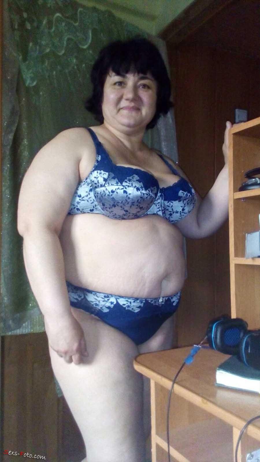 Толстые голые женщины на даче