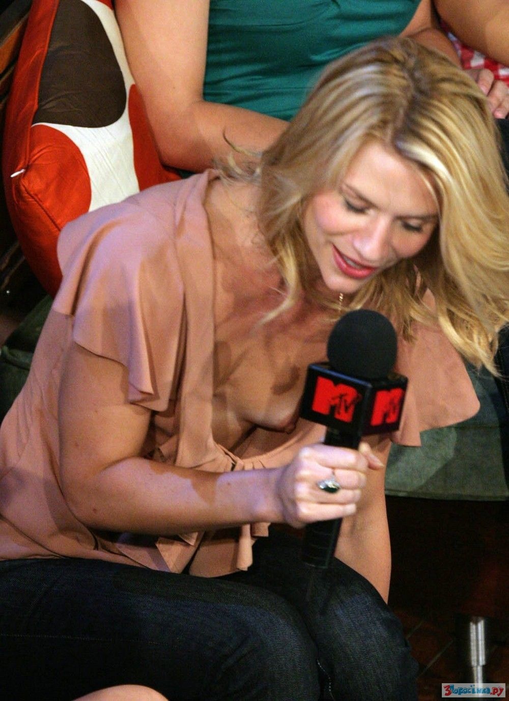 Анна Семенович засветила