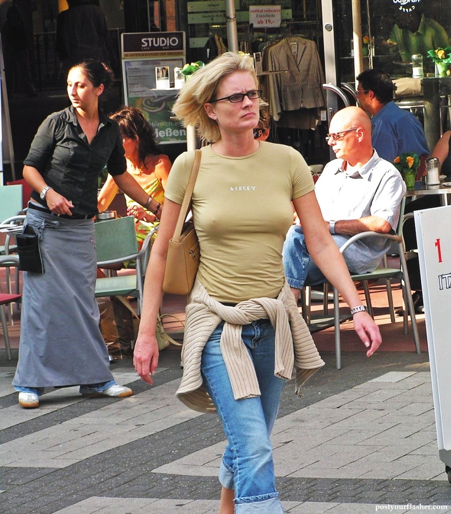 Braless  — без бюстгальтера