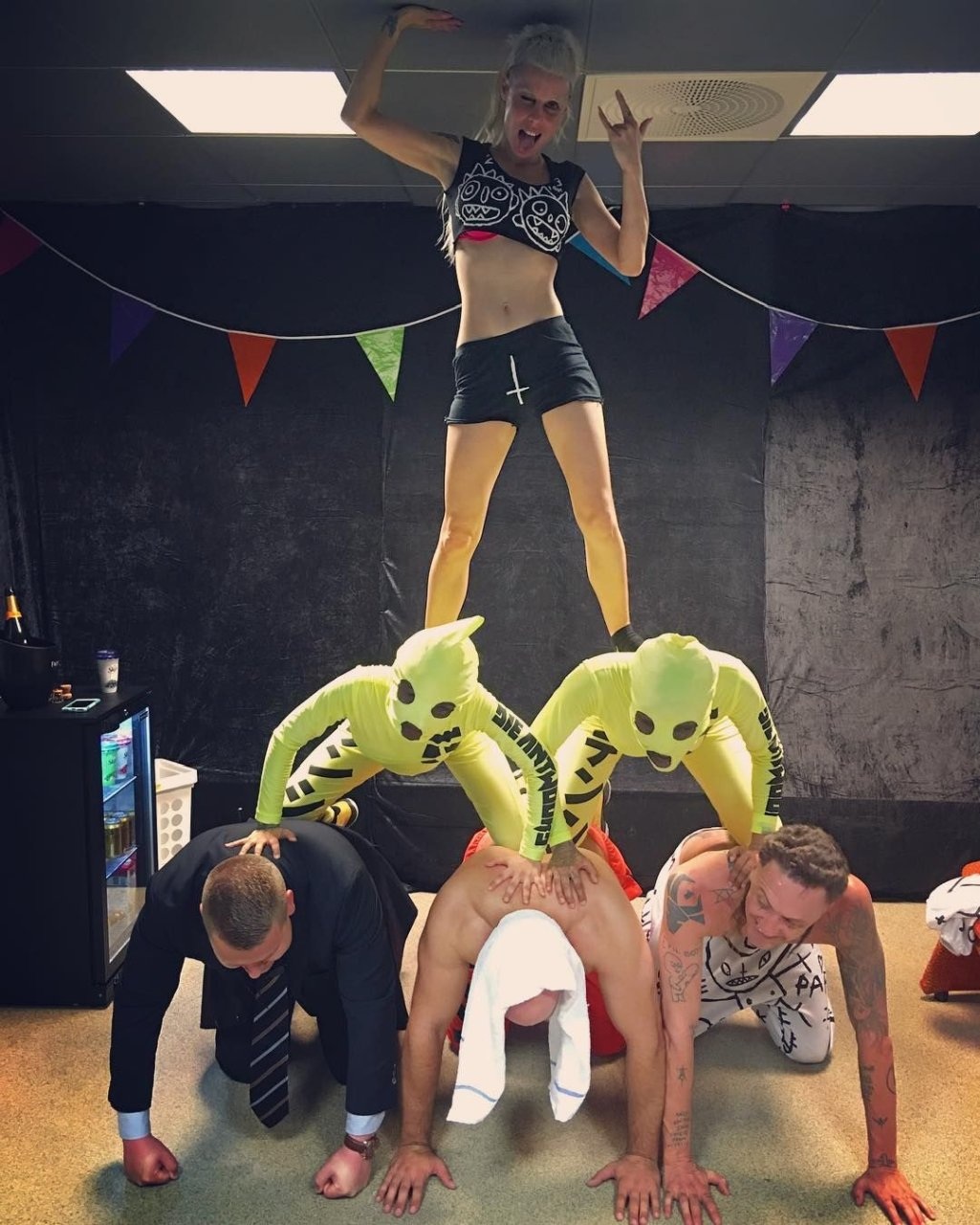 Ninja из die antwoord голый