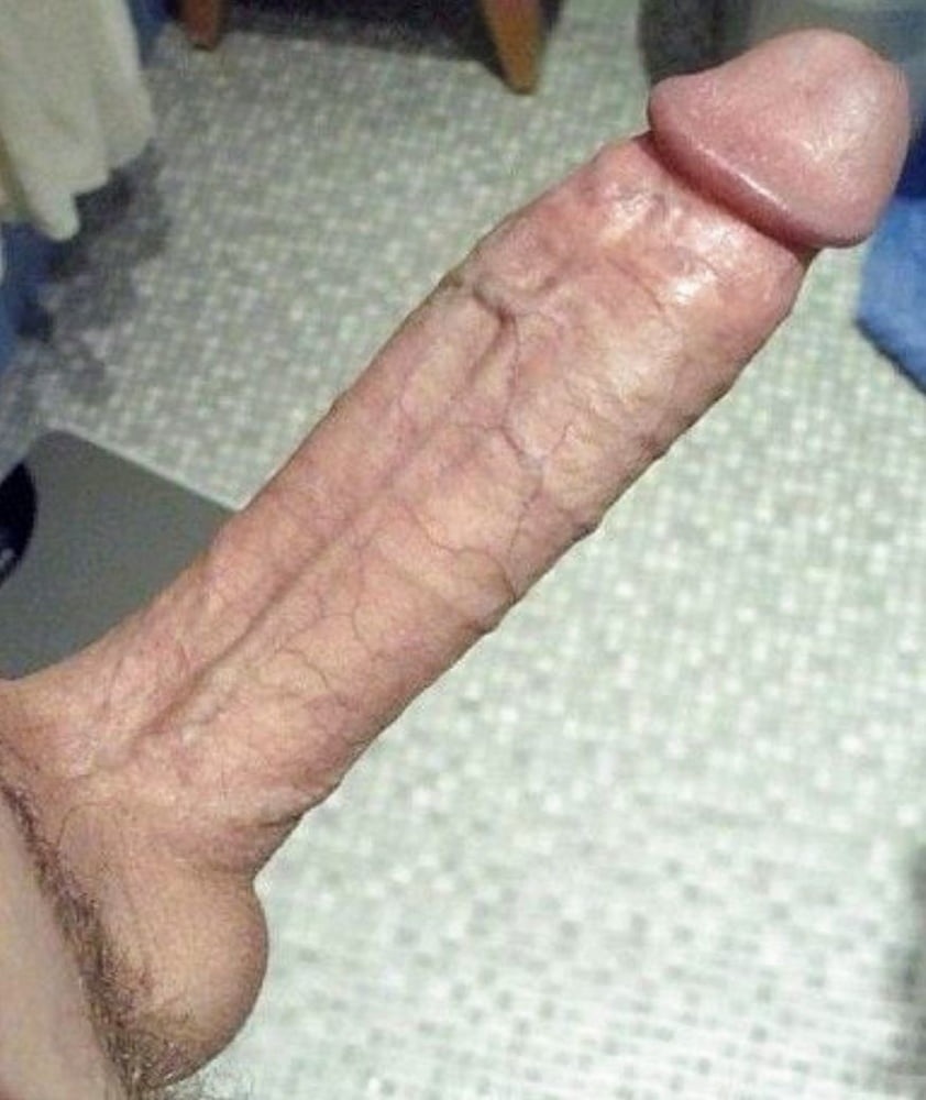 Мужской пенис с линейкой