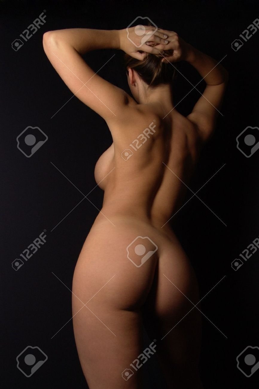 Голая женщина со спины в полный рост