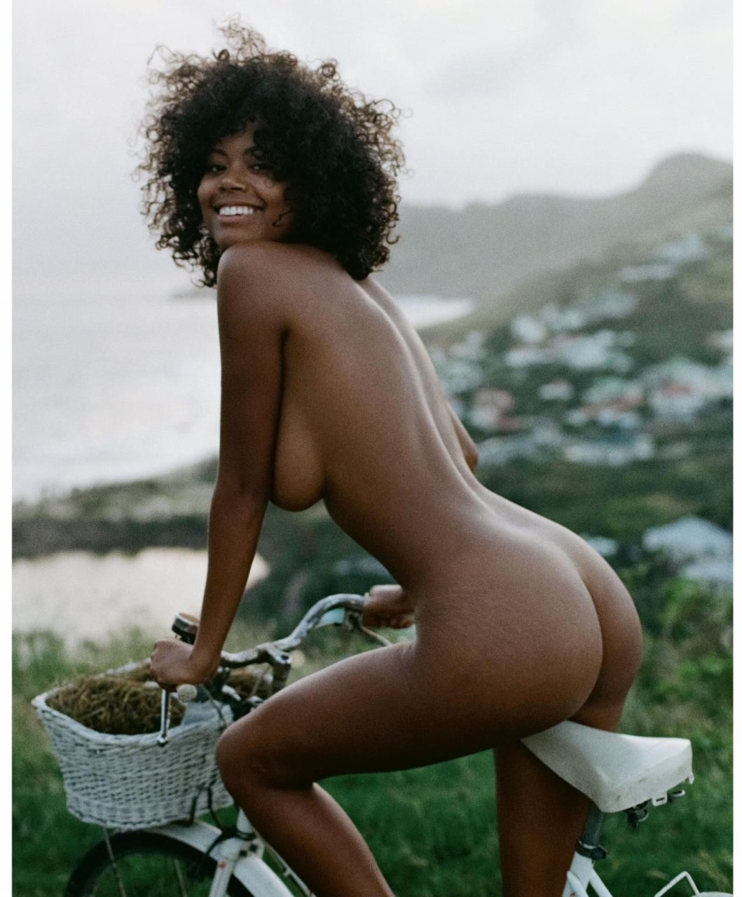 Наоми Нэш афроамериканка голая