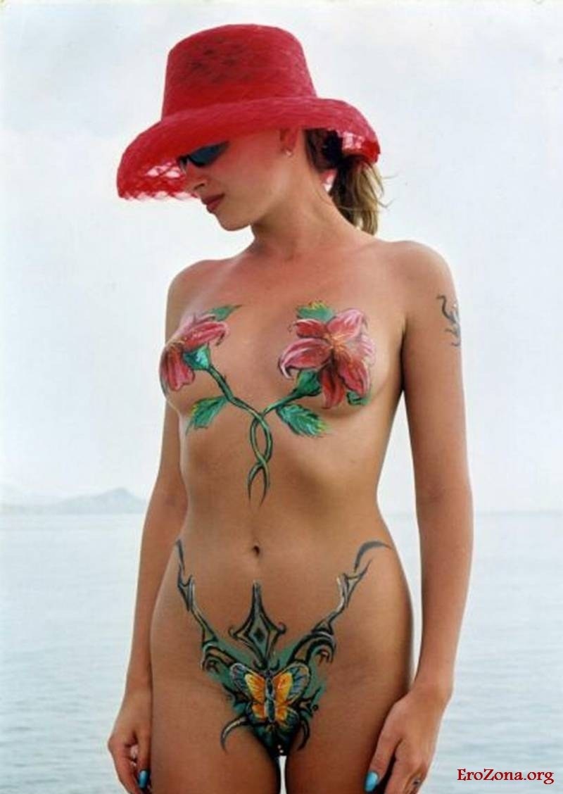 Боди арт на нудистких пляжах