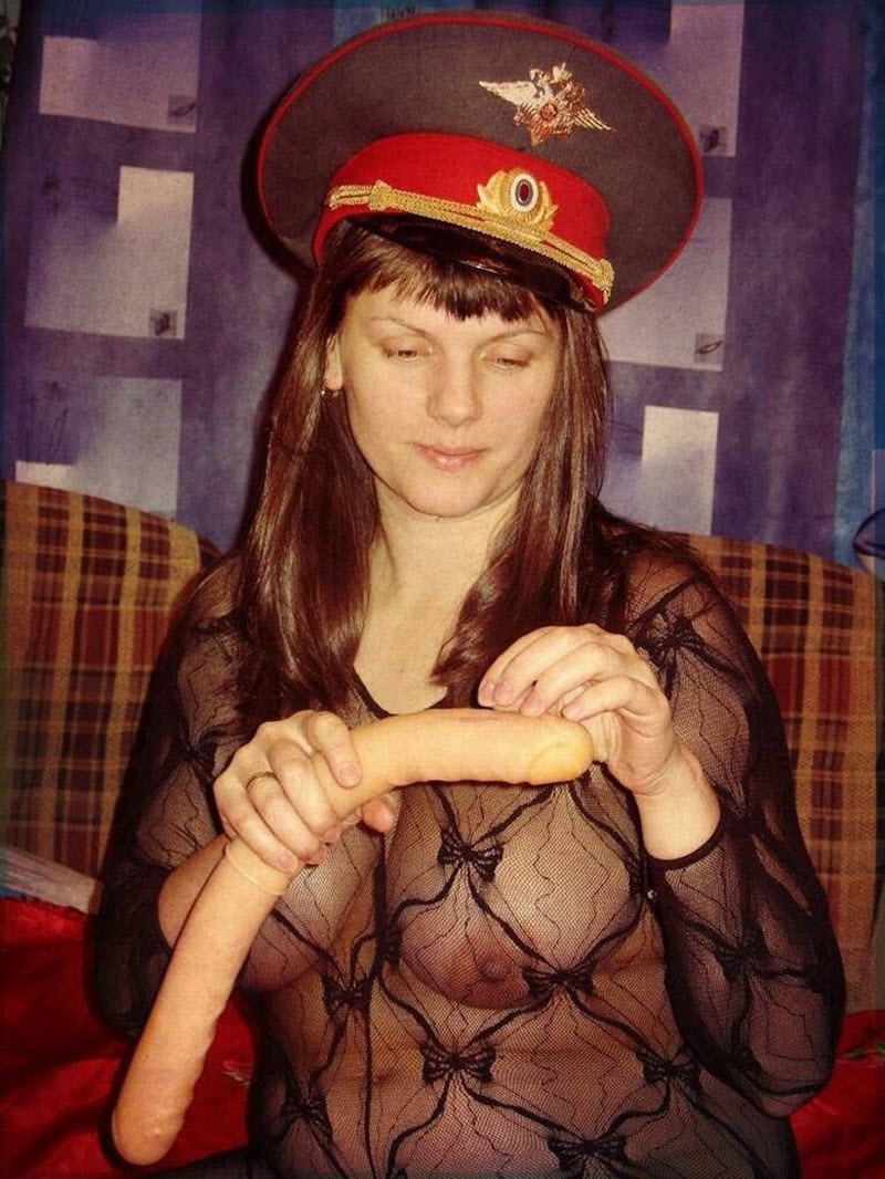 Ню девушки в милицейской форме