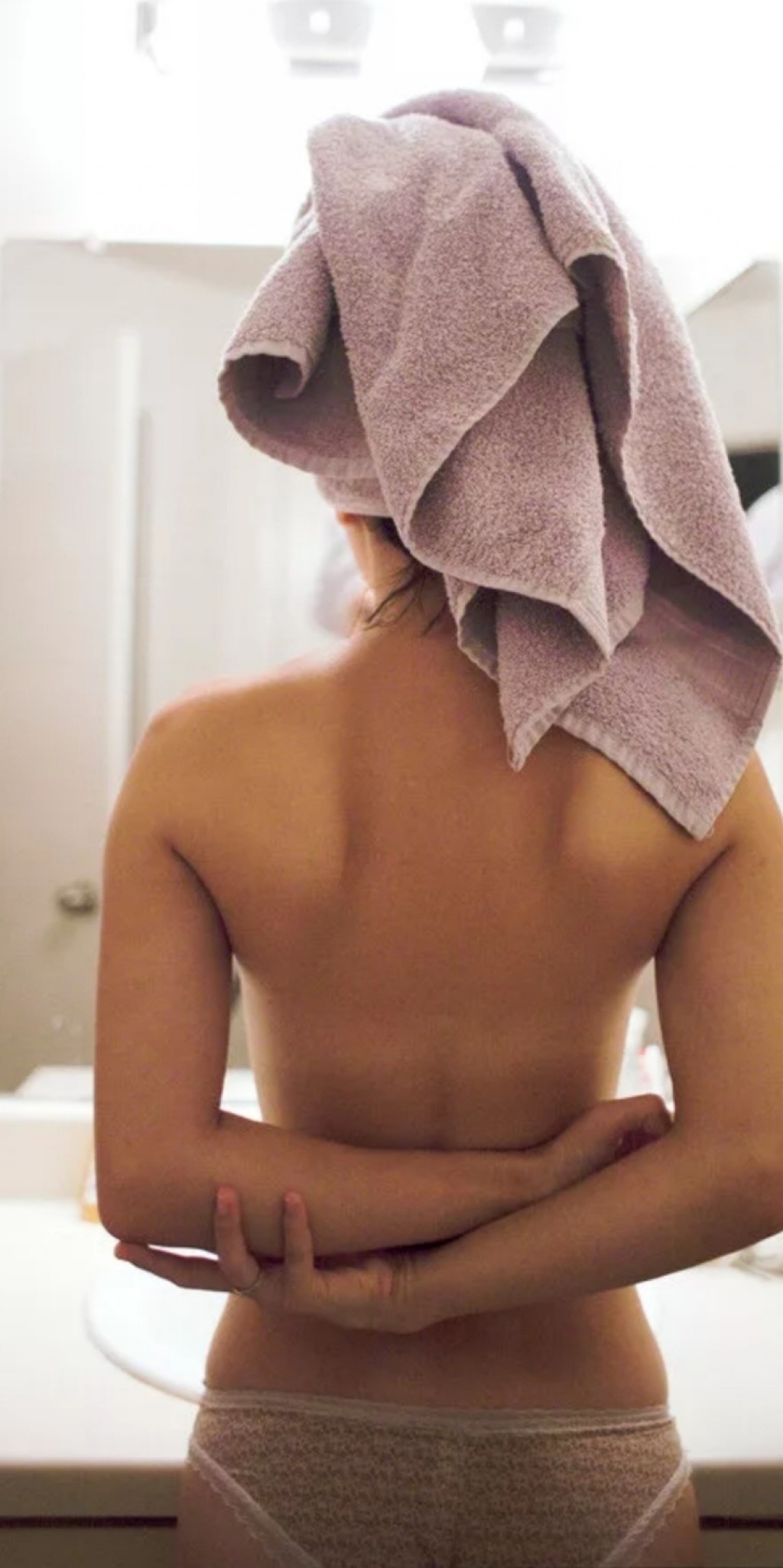 Девушка после душа