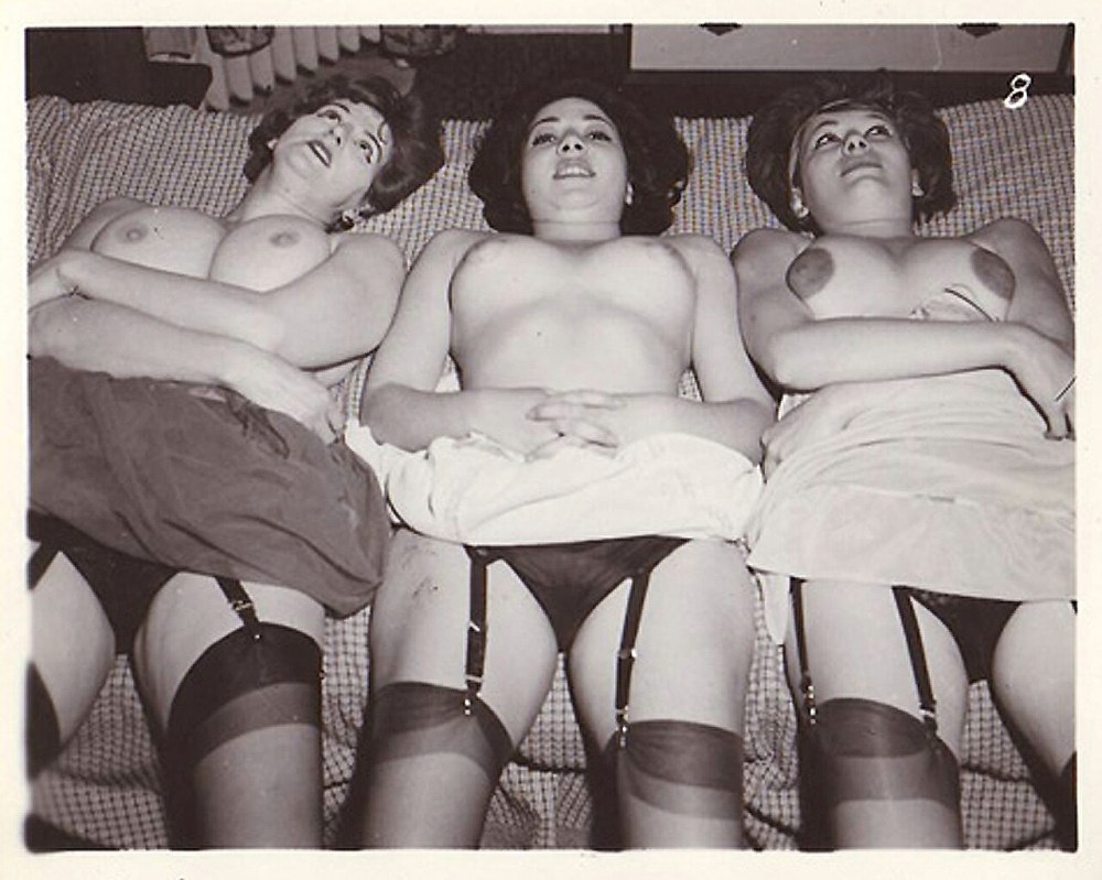 Голые бабы в ретро белье