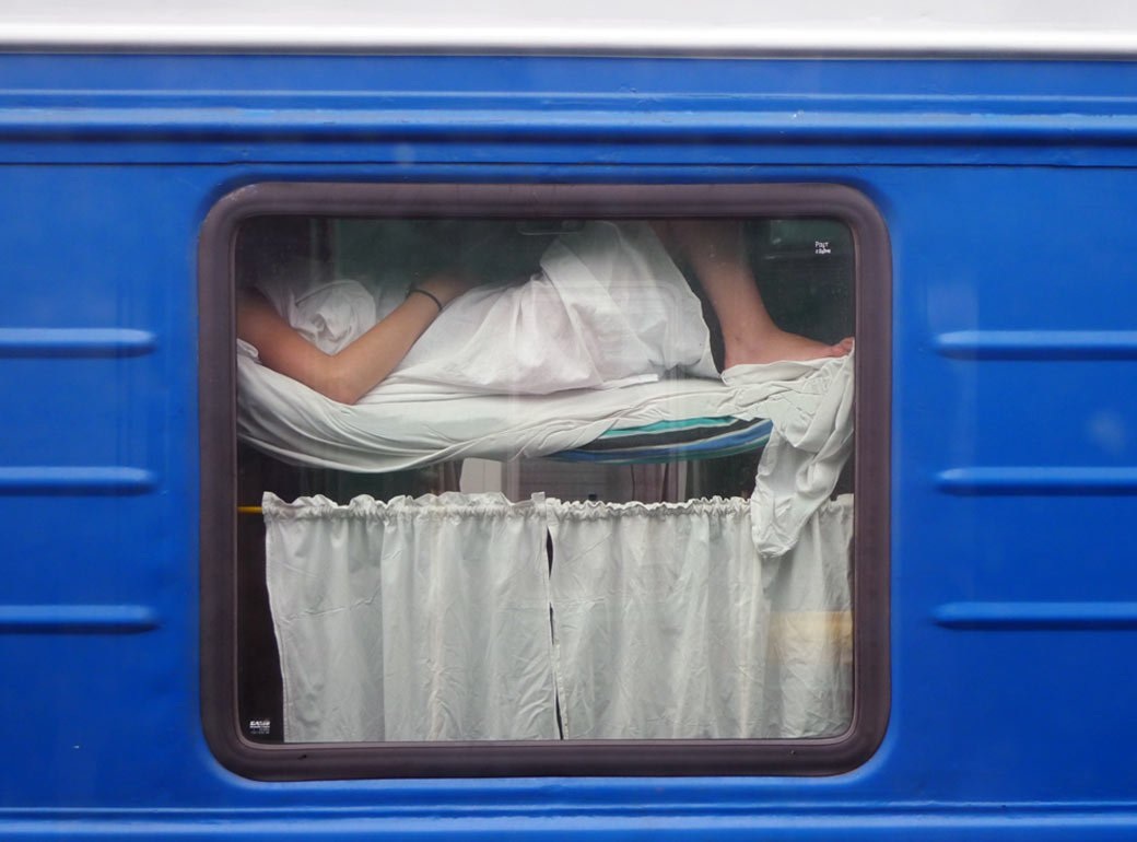 Девушки в поезде плацкарт