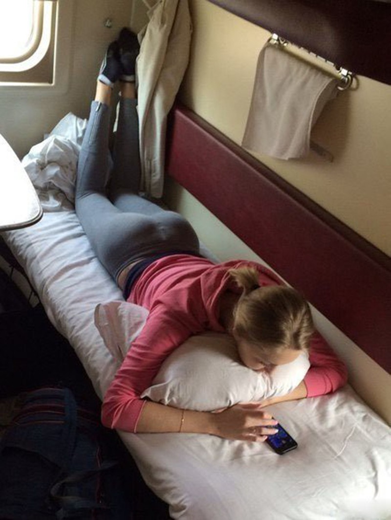 Женщины в электричке голые