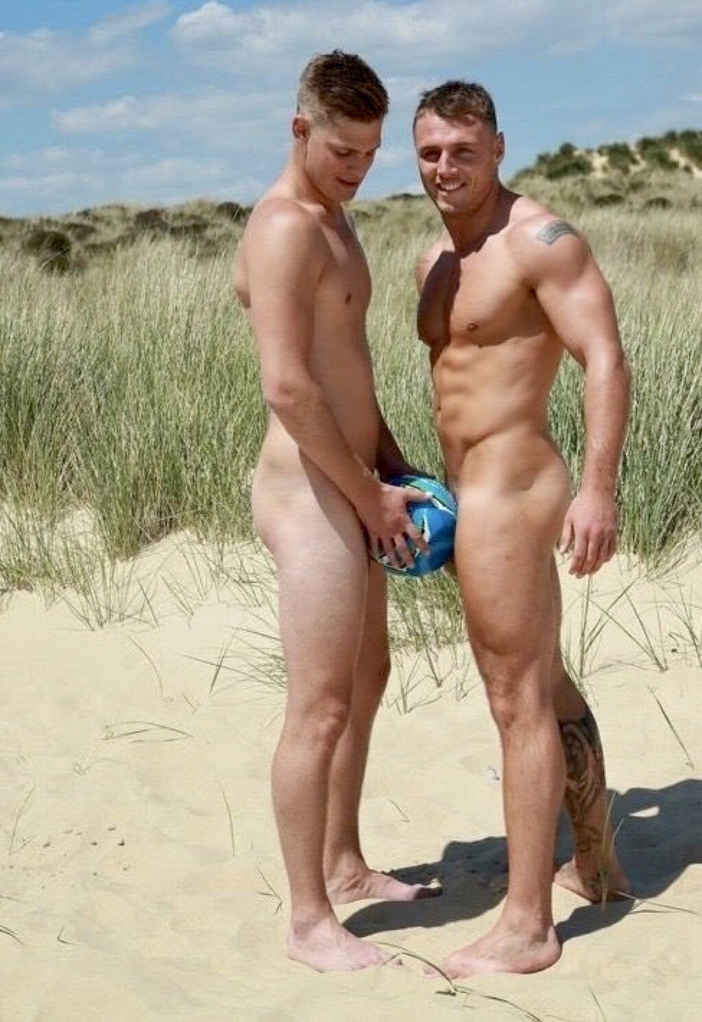 Голые русские парни на пляже