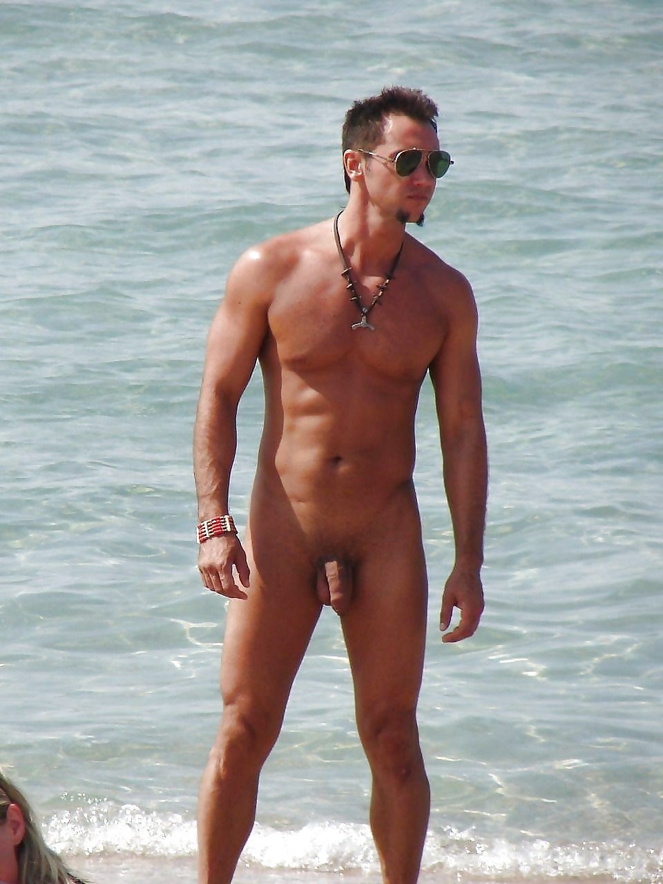 Голые парни на нудиском пляже