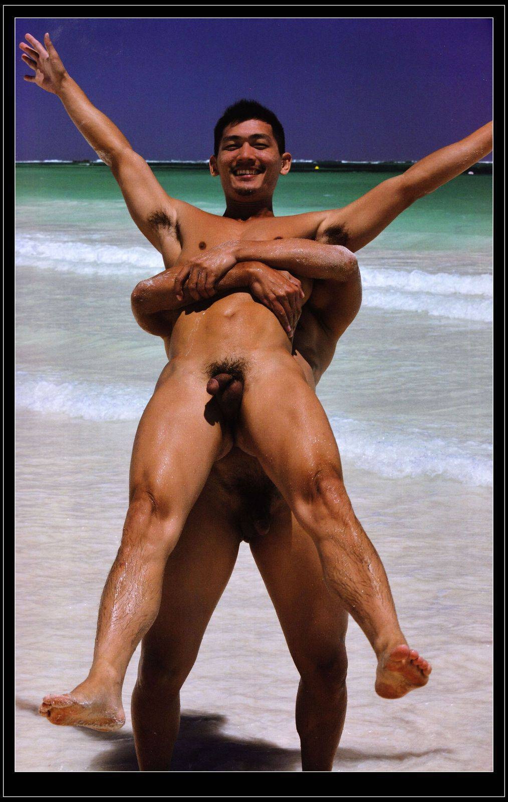 Голый мужчина на велосипеде