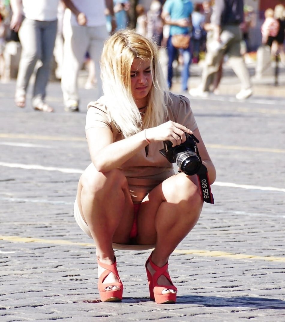 Без трусов в общественном