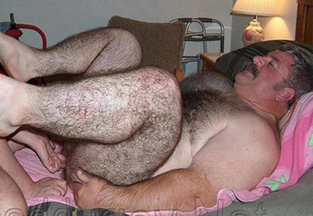 Здоровые волосатые мужики голые