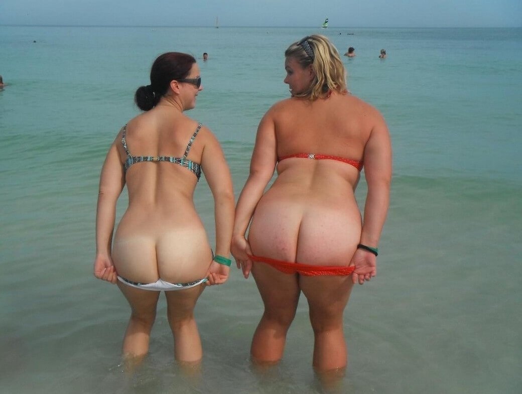 Нудистки с большими попами