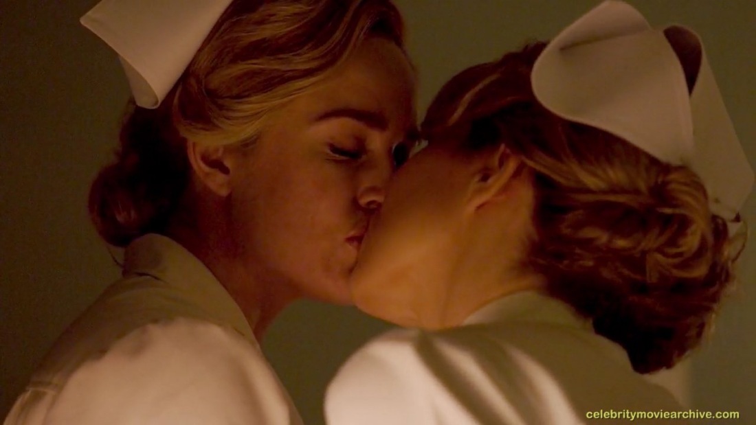 Кейт Комптон голая грудь