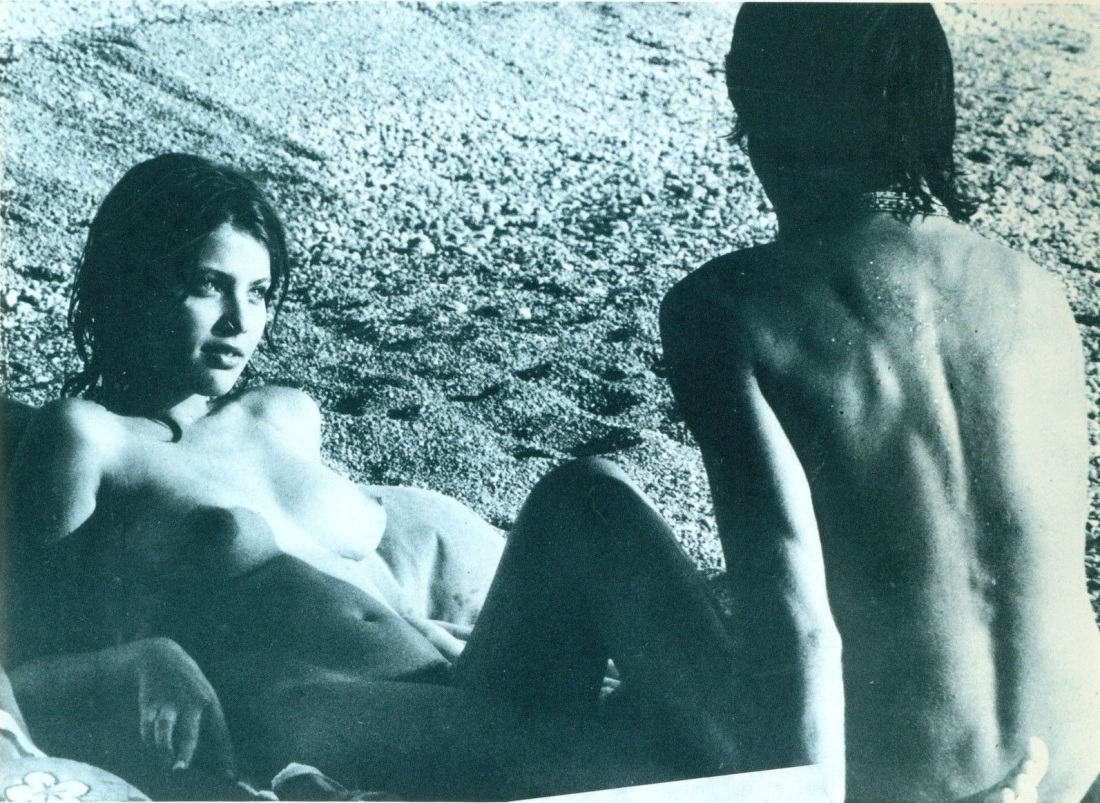 Актриса Орнелла Мути топлесс