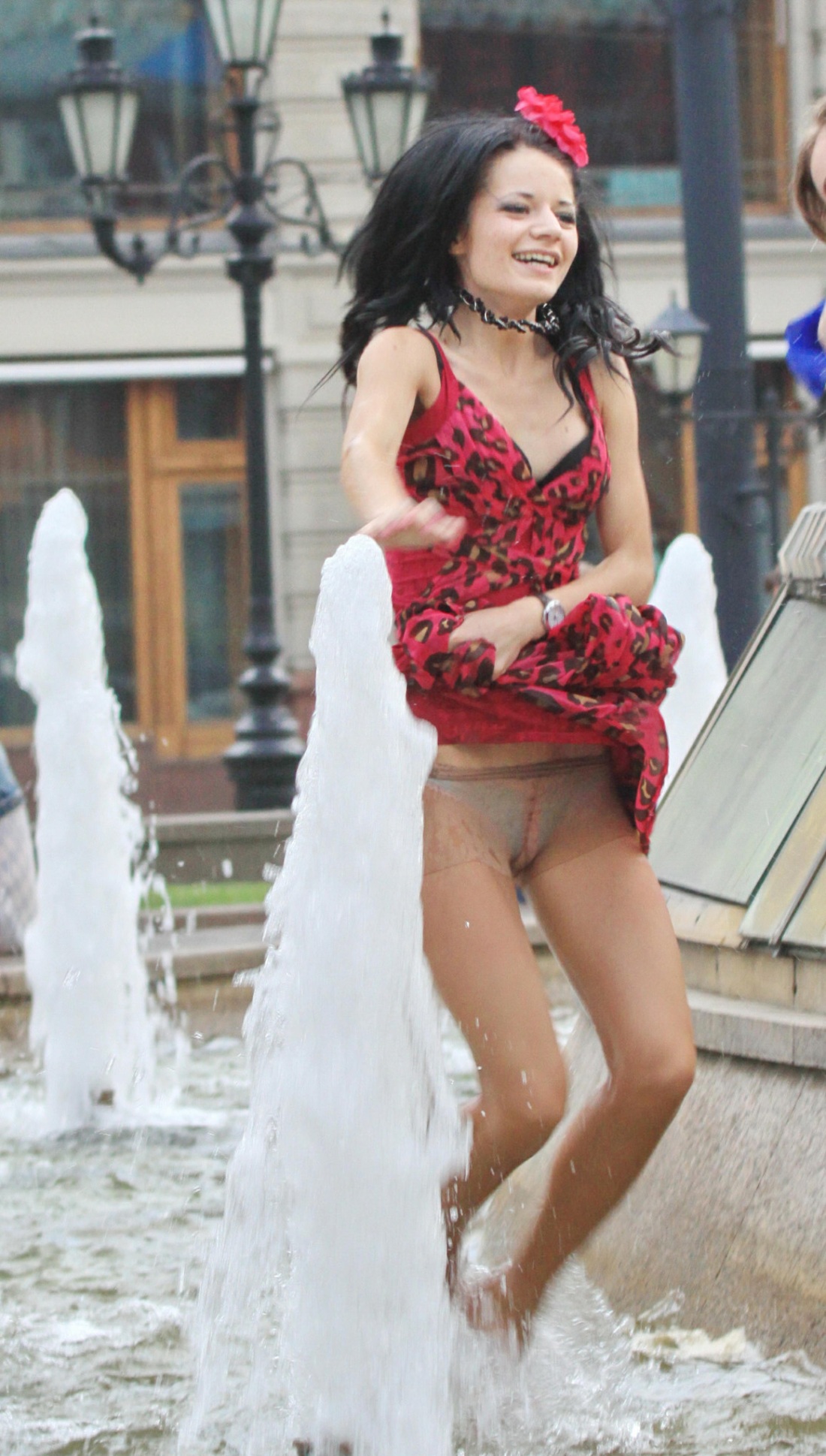 Засветила в фонтане