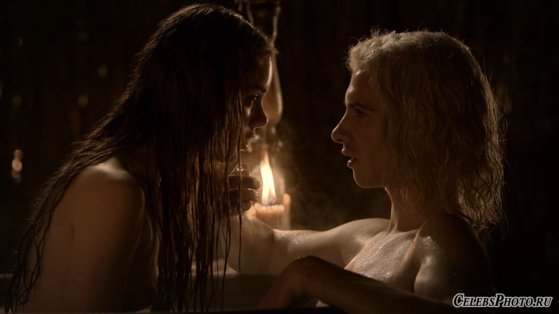 Roxanne MCKEE Scene