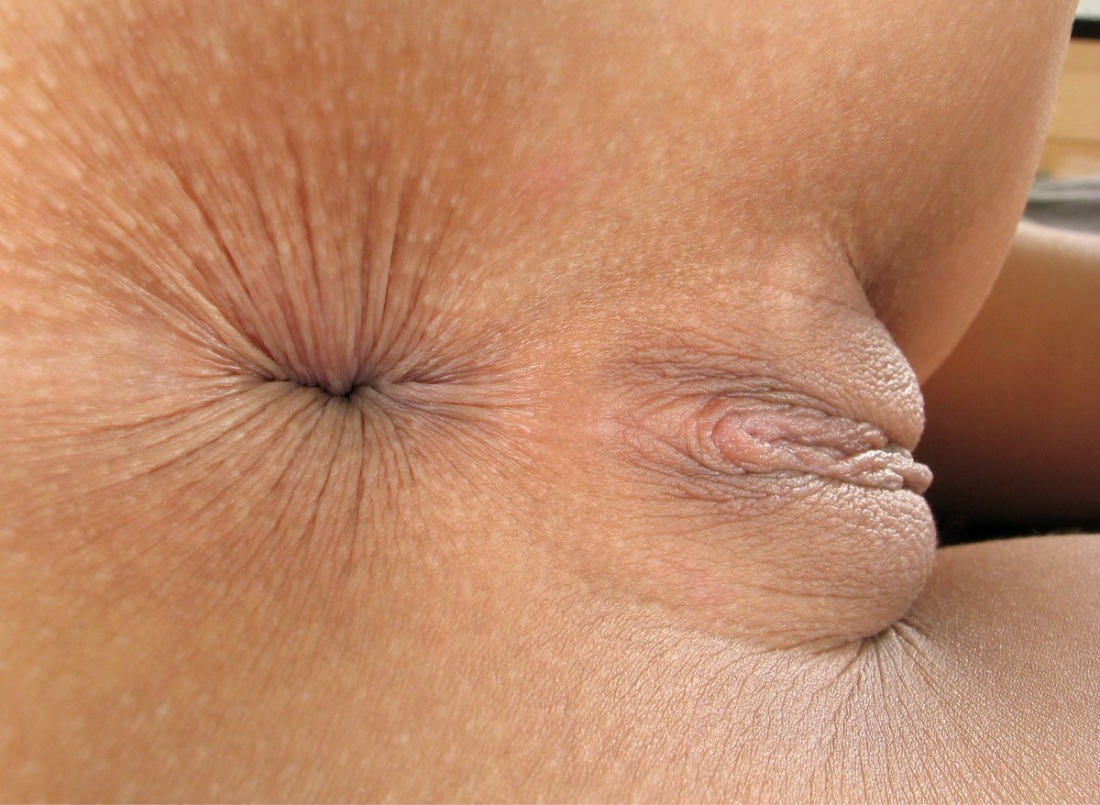 Парень лижет клитор девушке