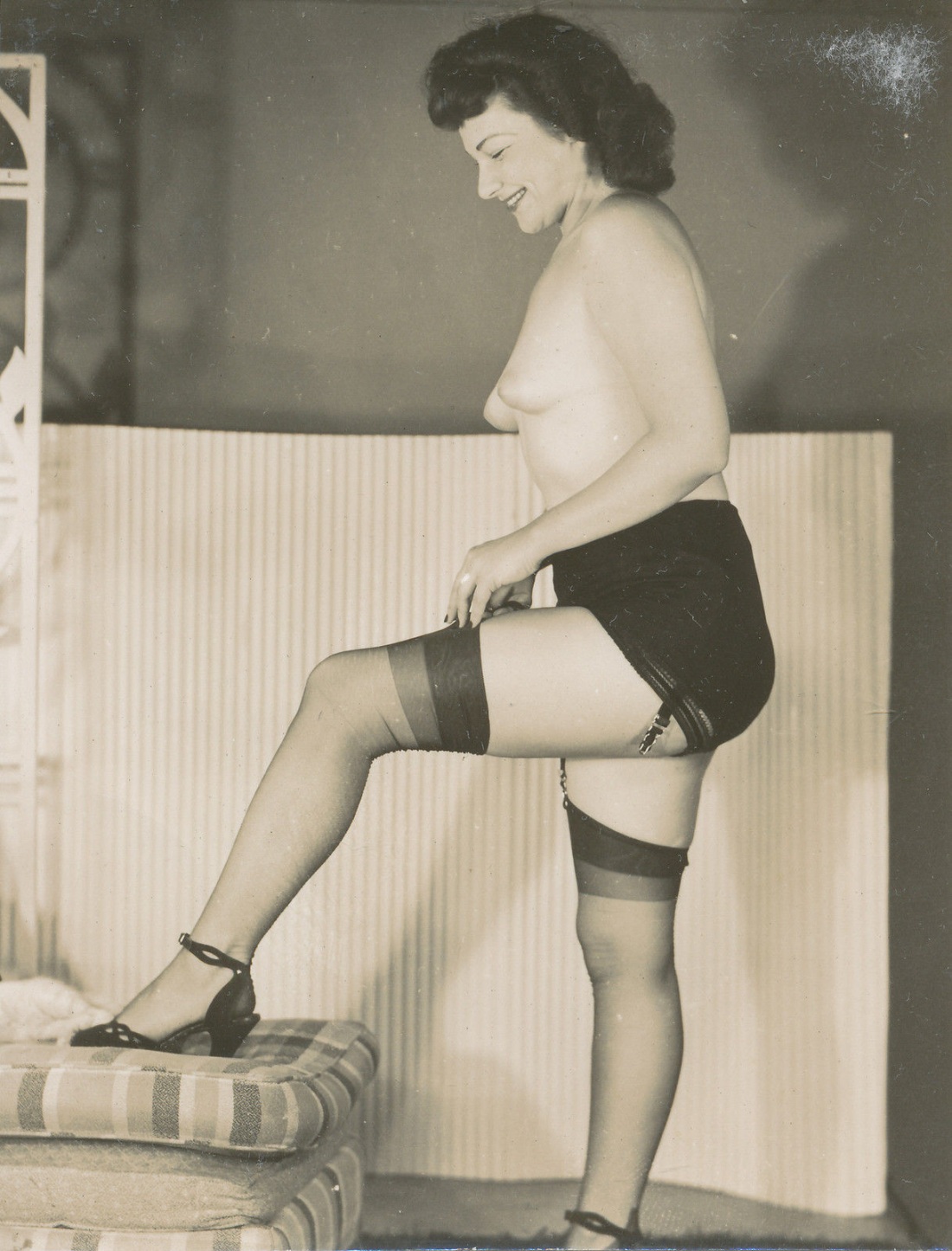 Голые женщины чулки панталоны