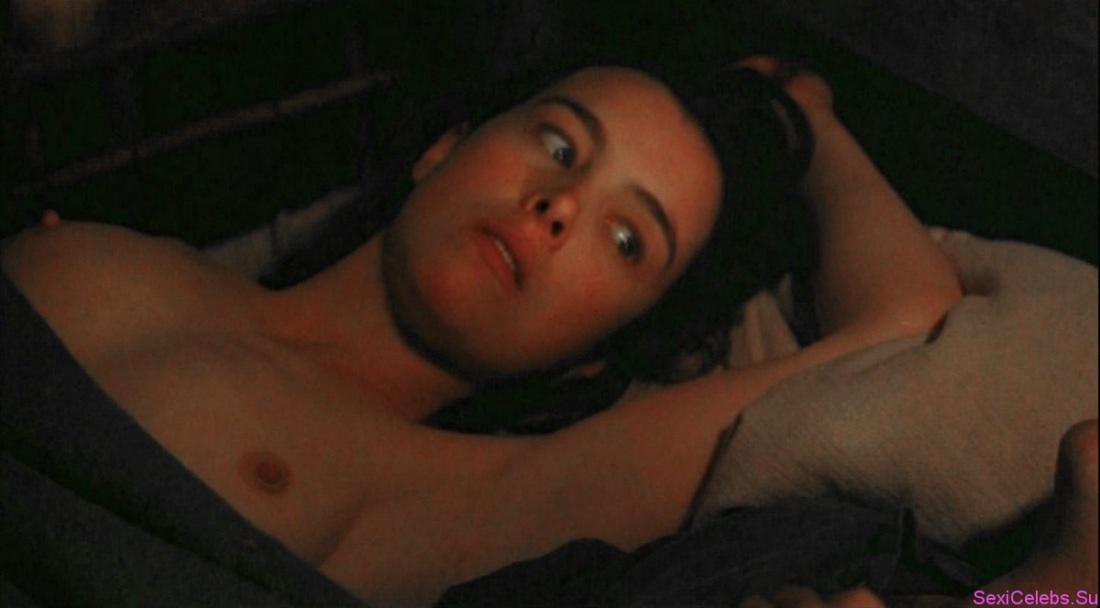 Голая Оливия Бонам без трусов