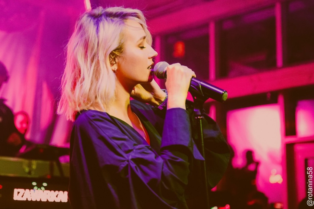 Клава Кока профиль лица