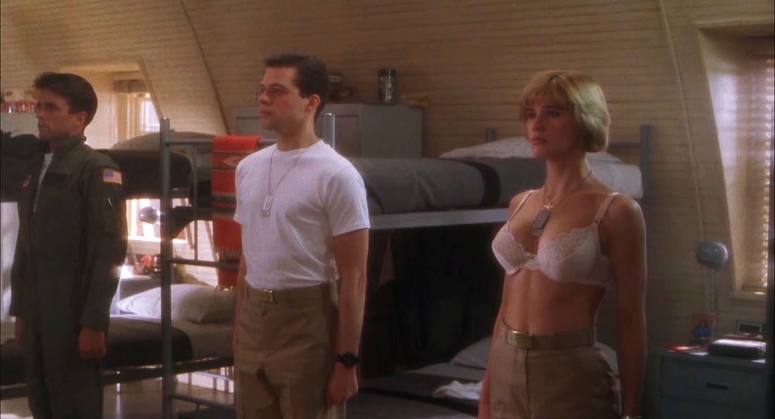 Девушки и Военная техника