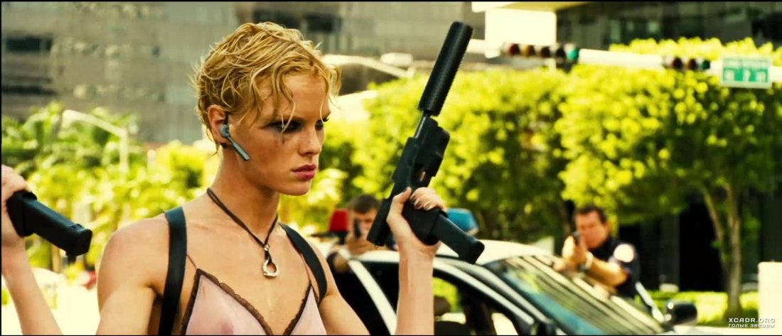 Лесли Бибб в Нижнем белье