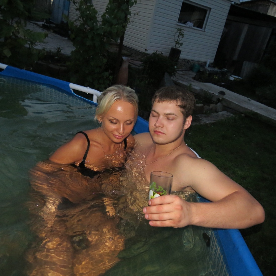 Зрелая бассейн дача