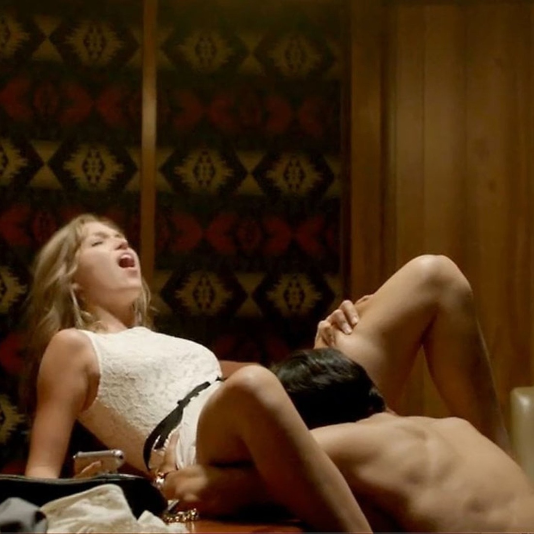 Эротическая сцена с Лили Симмонс - Банши (2013)