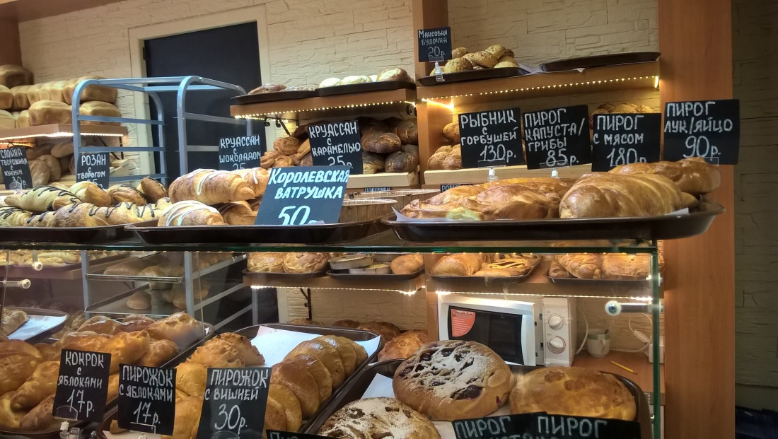 Обои с противнями в пекарни