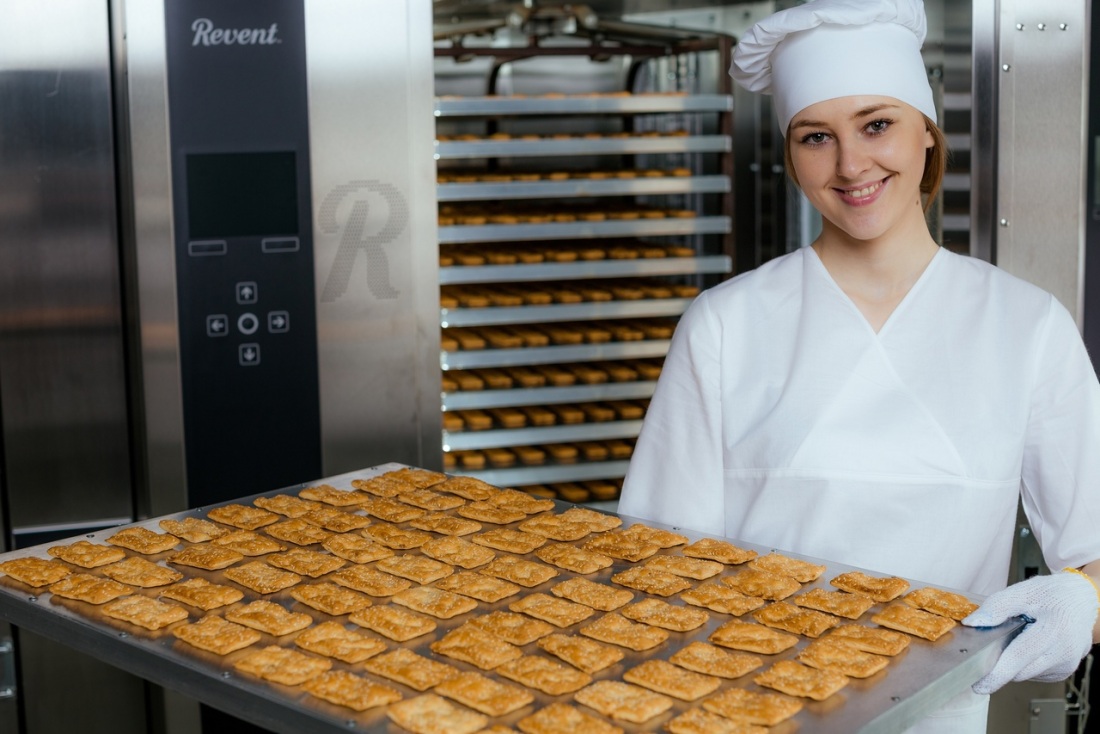 Девушка пекарь