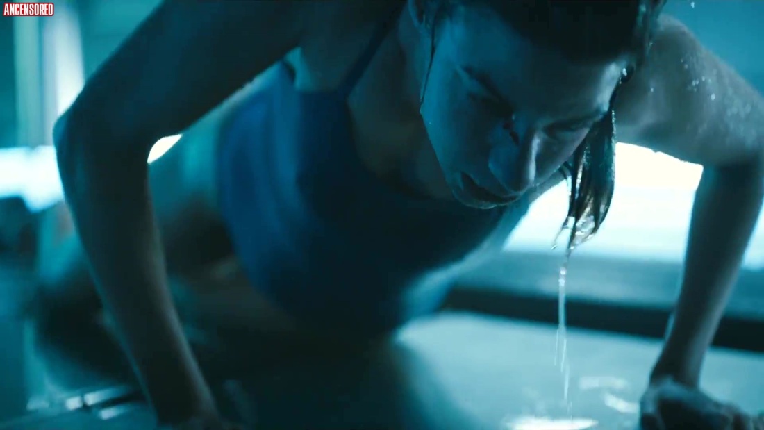 Наталья Тена курит