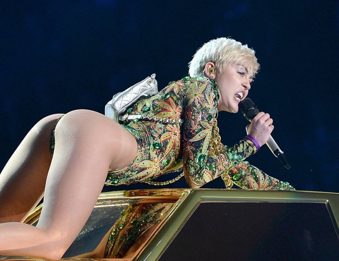 Майли Сайрус hot