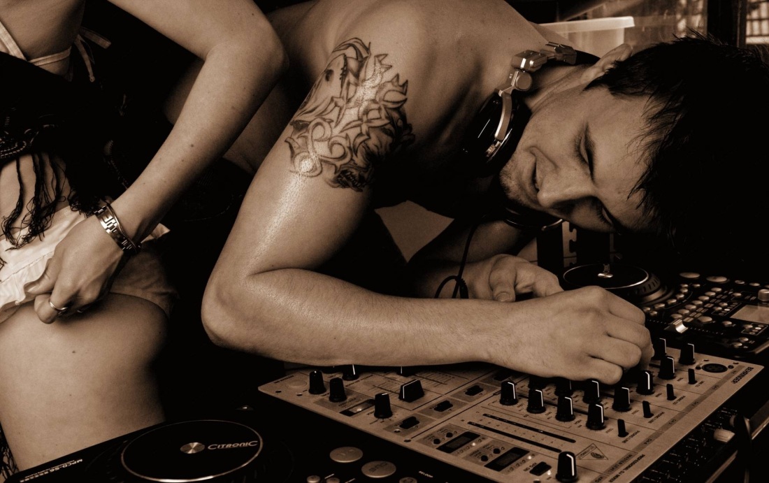 Эротические композиции