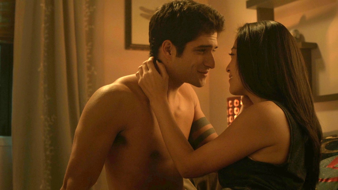 Генезис Родригес в белье