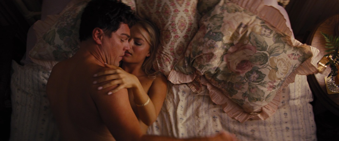 Марго Робби и ди Каприо постельная сцена