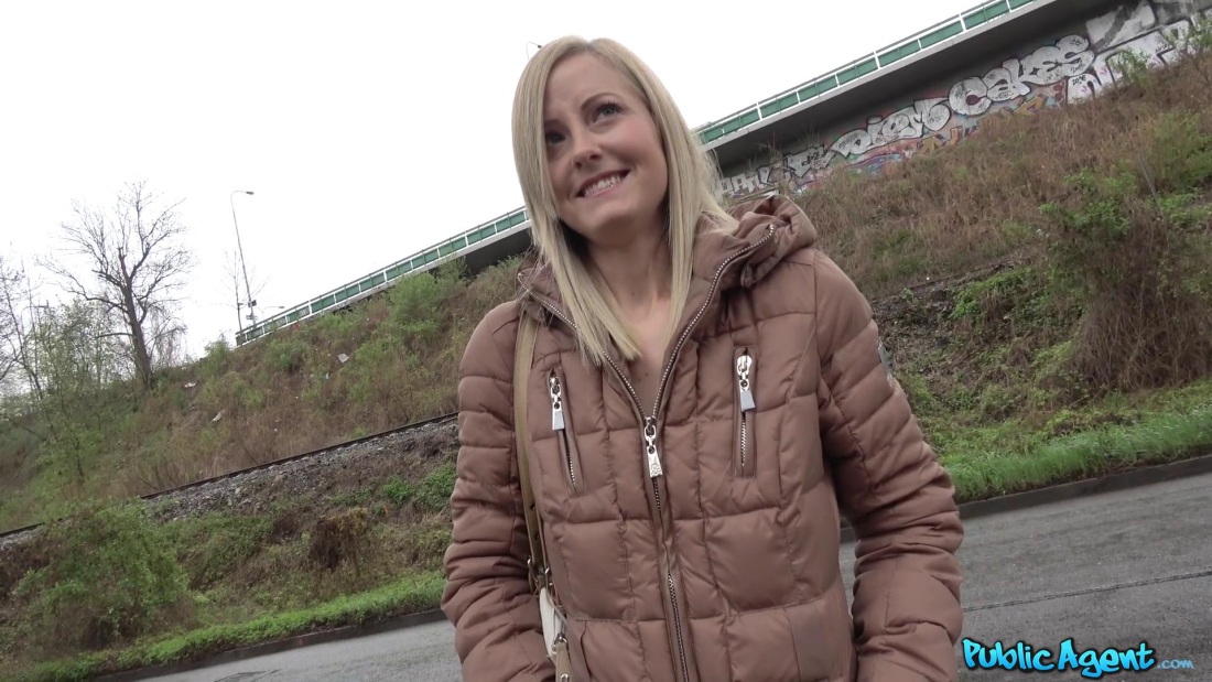 Risky blowjob in fitting Room for big Mac - public agent