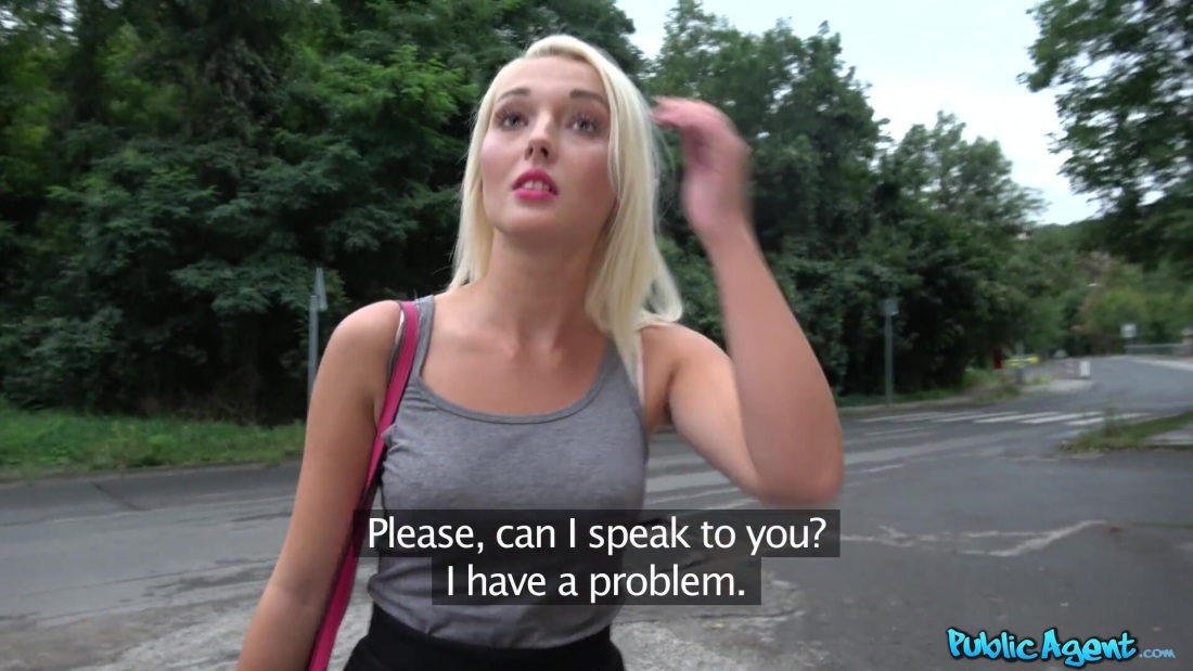 Public agent блондинка в подъезде